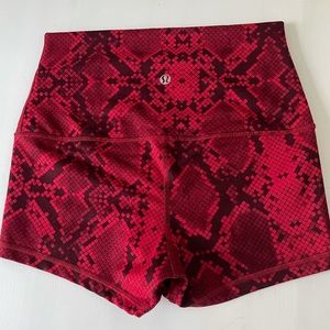 Lululemon boogie short (roll down)